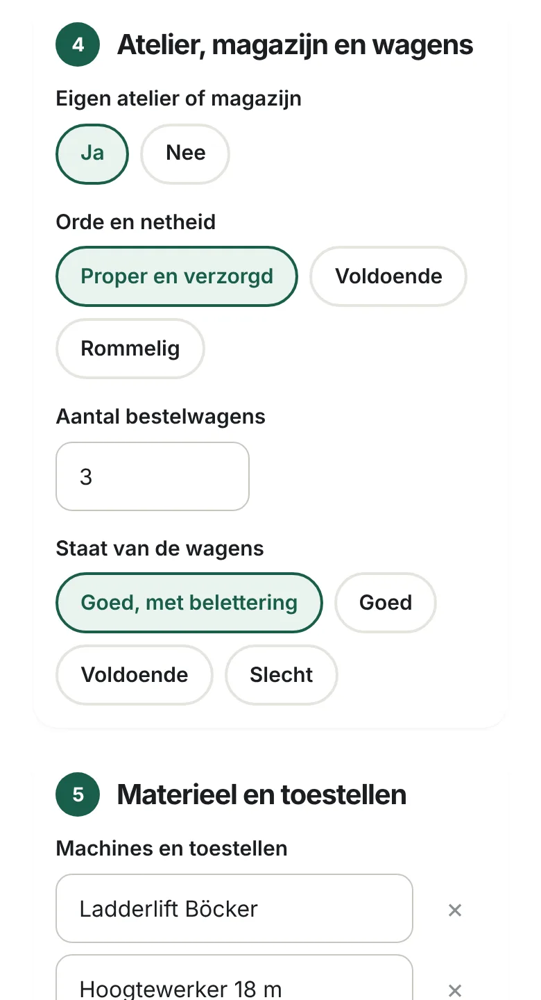 Scherm van het keurmerkbezoek op gsm: eigen atelier, orde en netheid proper en verzorgd, drie bestelwagens met belettering.