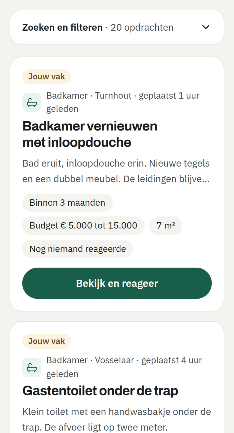 Scherm op gsm: de lijst met opdrachten, met bovenaan een badkamer in Turnhout en de knop Bekijk en reageer.